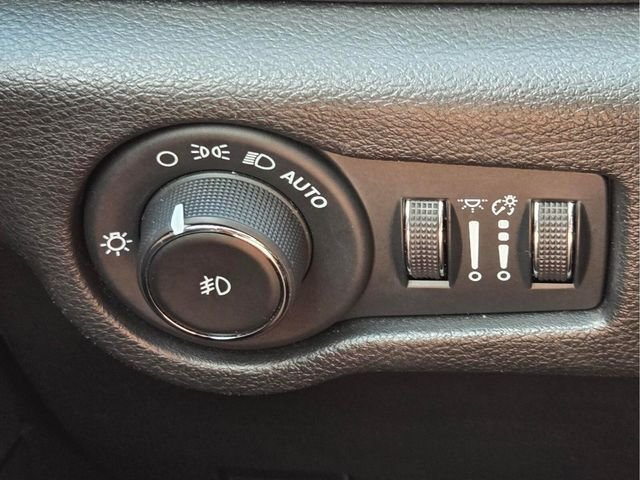 Used 2024 Chrysler Pacifica Limited FWD image 31