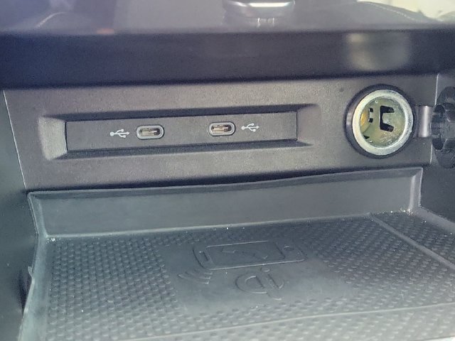 Certified 2022 Volkswagen Tiguan SE R-Line FWD image 27