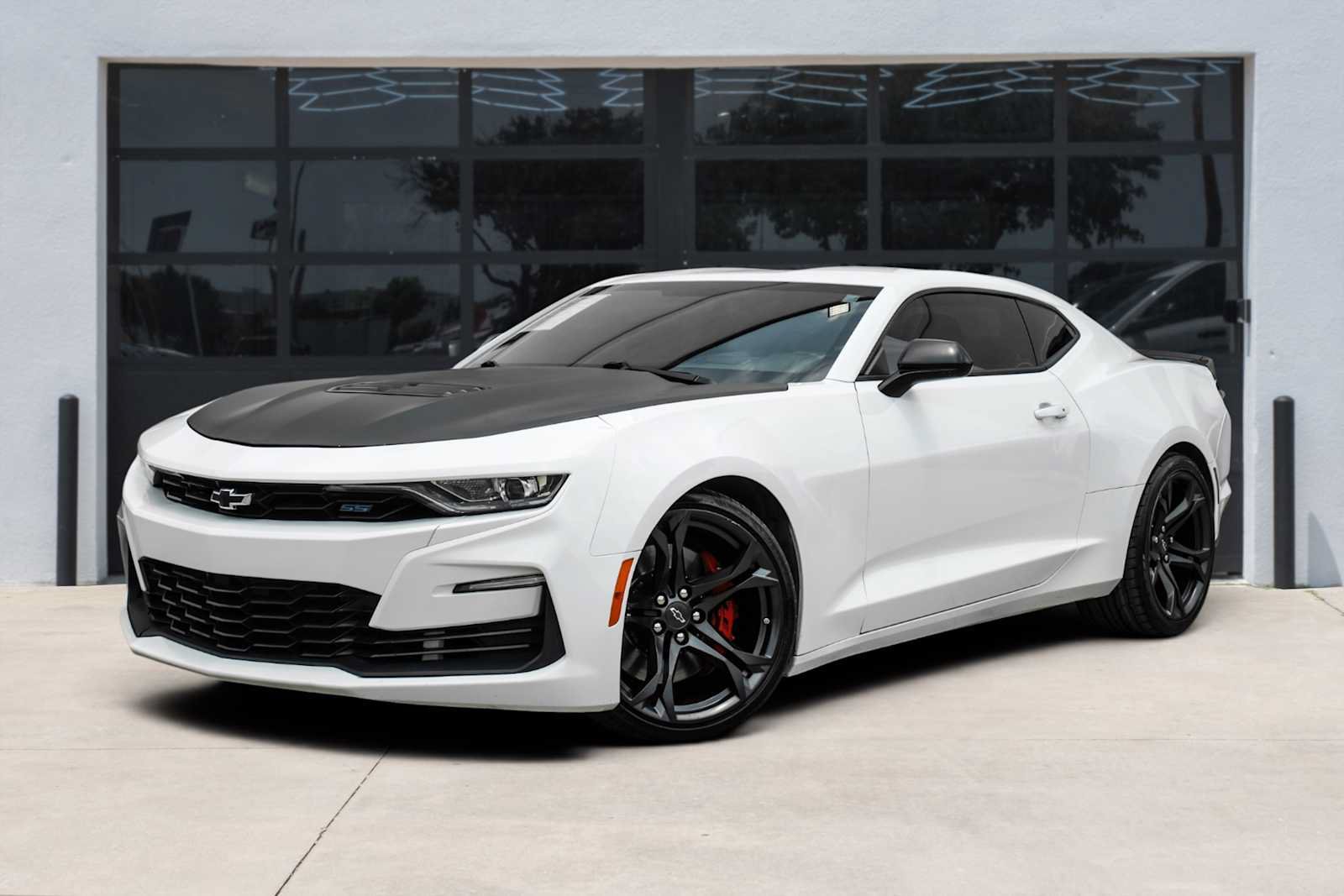 Used 2021 Chevrolet Camaro SS RWD image 1