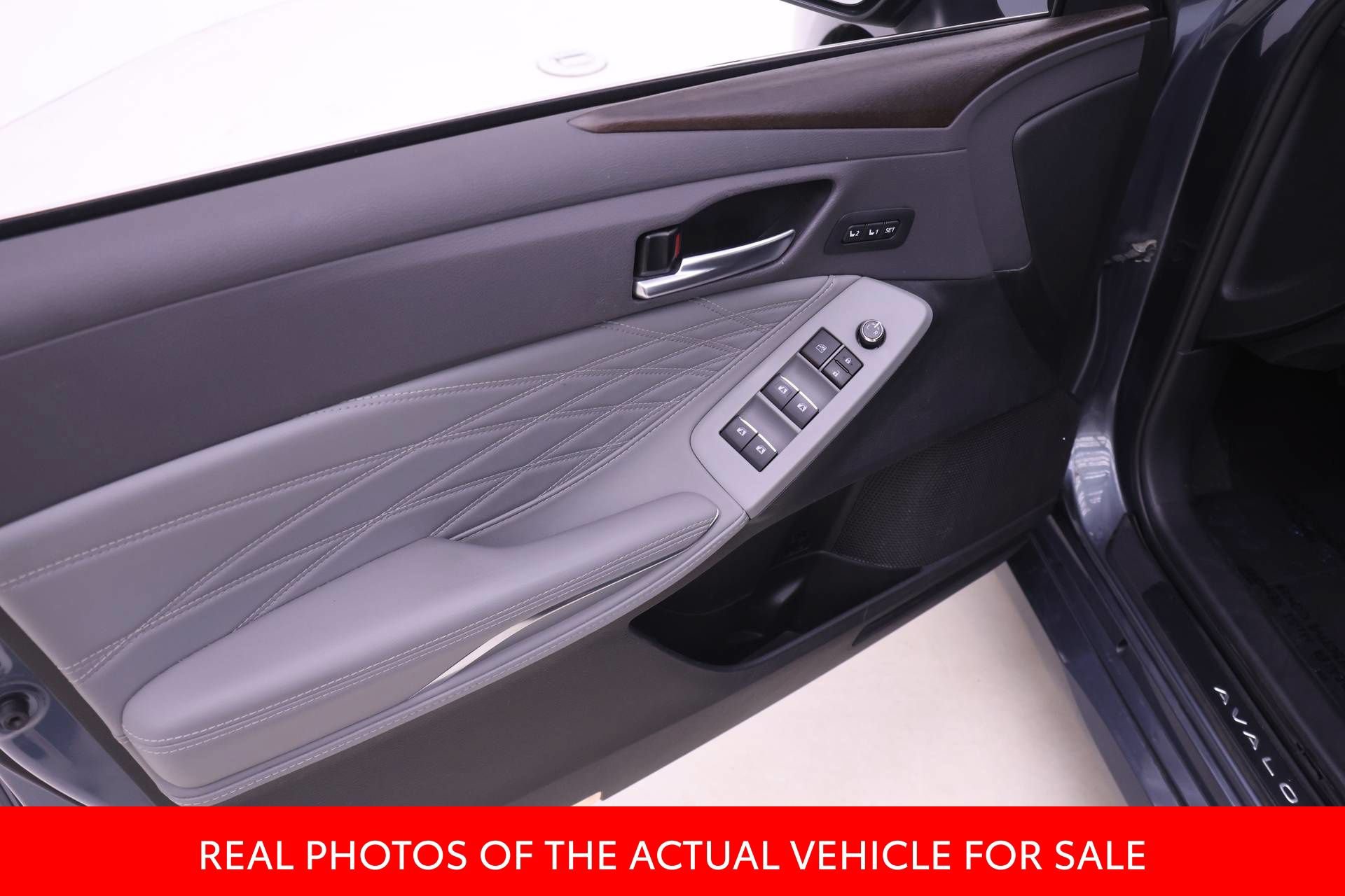 Certified 2019 Toyota Avalon Limited w/ Advanced Safety Package FWD image 9