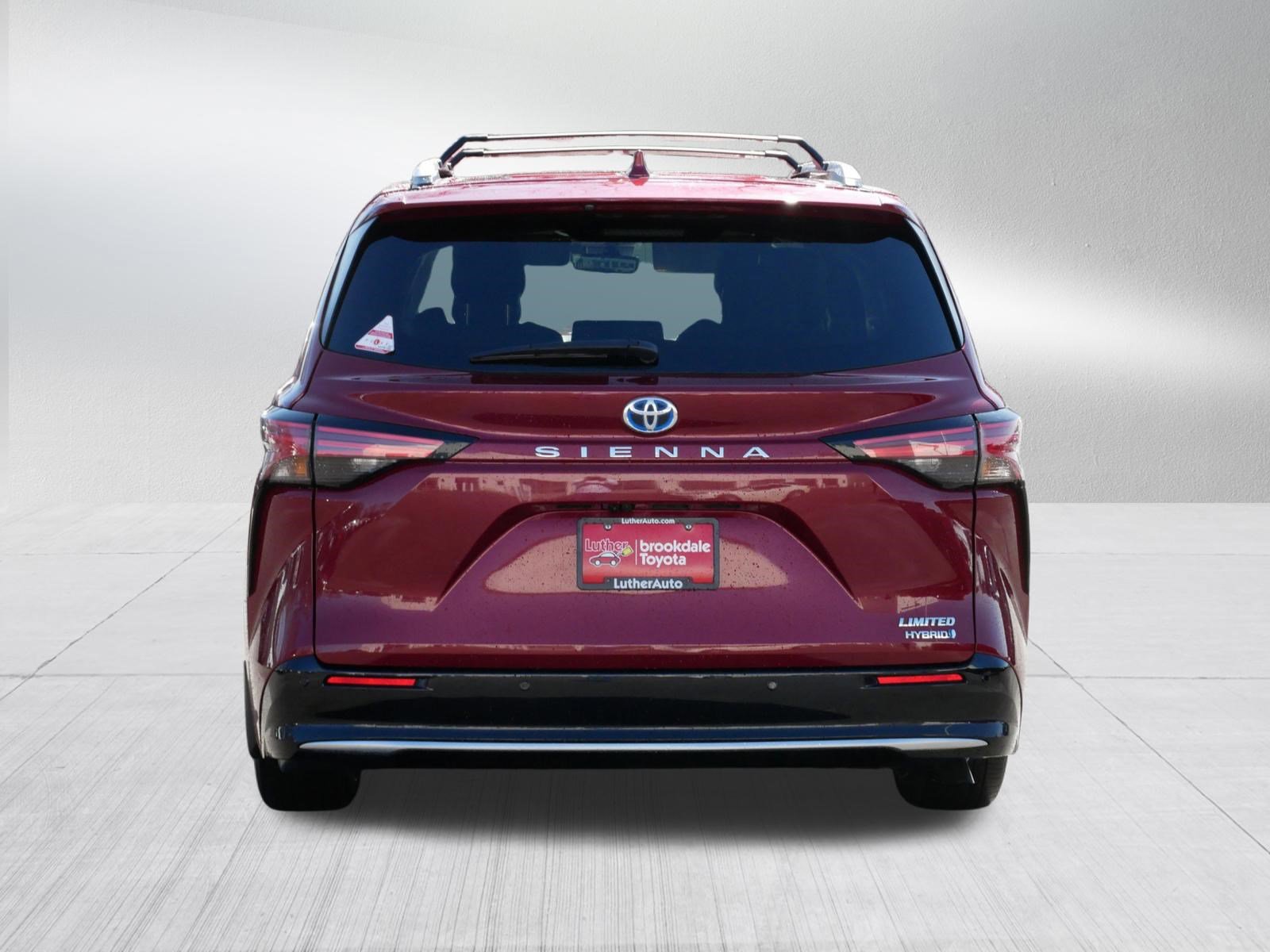 Certified 2023 Toyota Sienna Limited FWD image 6