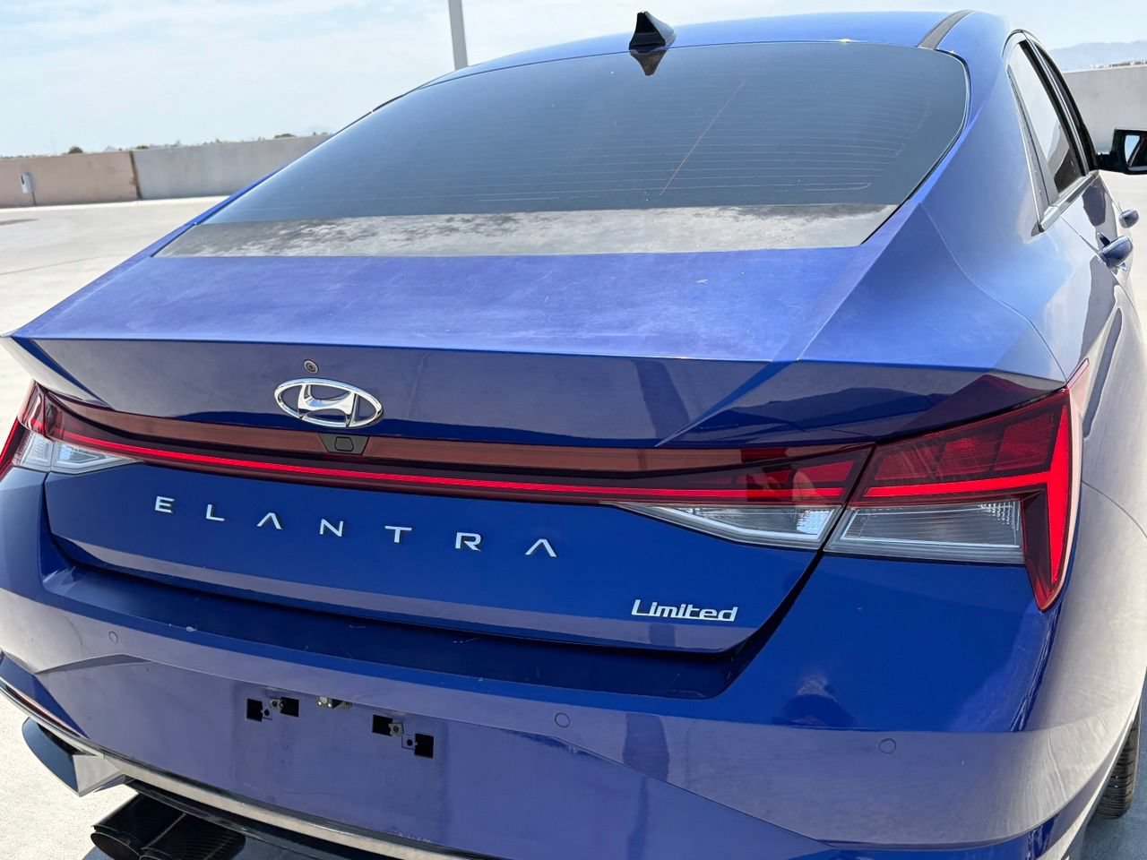 Used 2021 Hyundai Elantra Limited FWD image 3