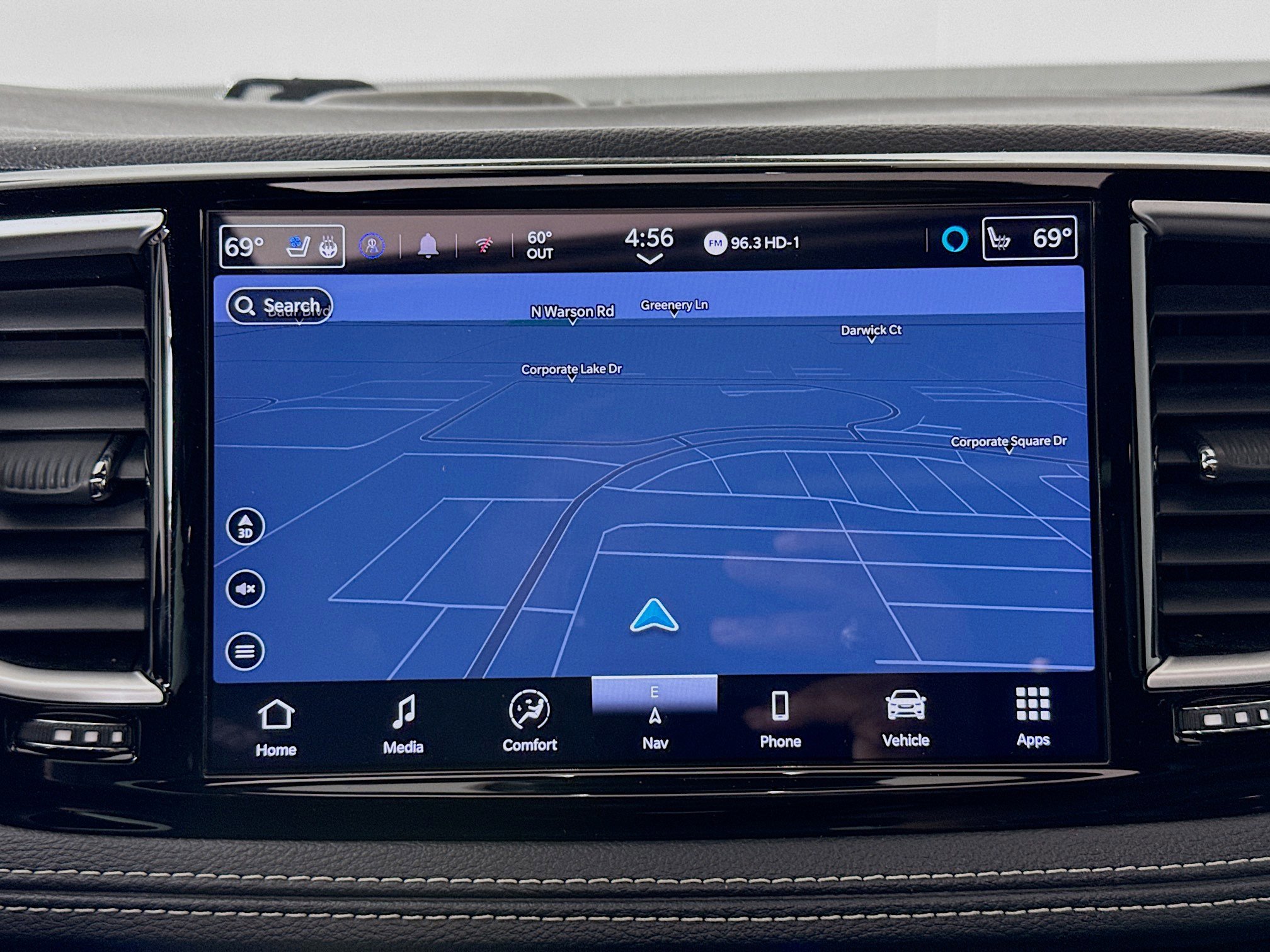 Used 2024 Chrysler Pacifica Premium FWD image 16