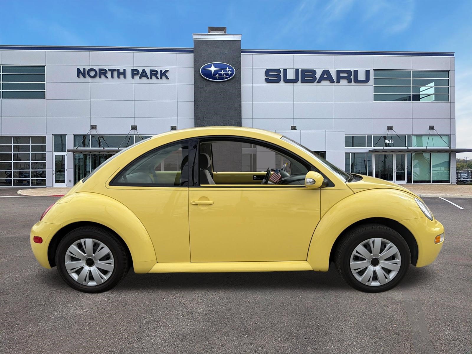 Used 2005 Volkswagen Beetle GL FWD image 2