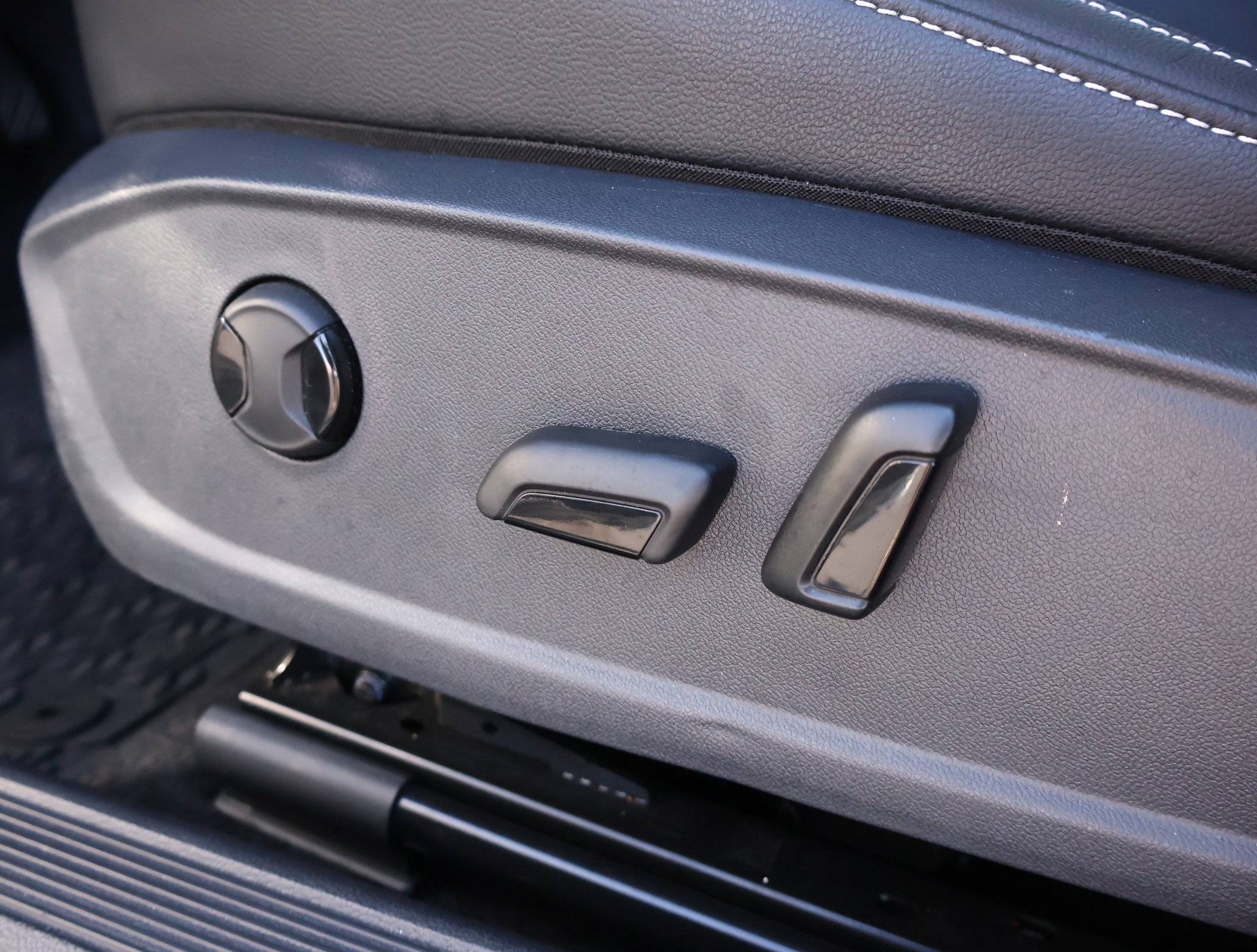 Used 2024 Volkswagen Jetta SE image 9