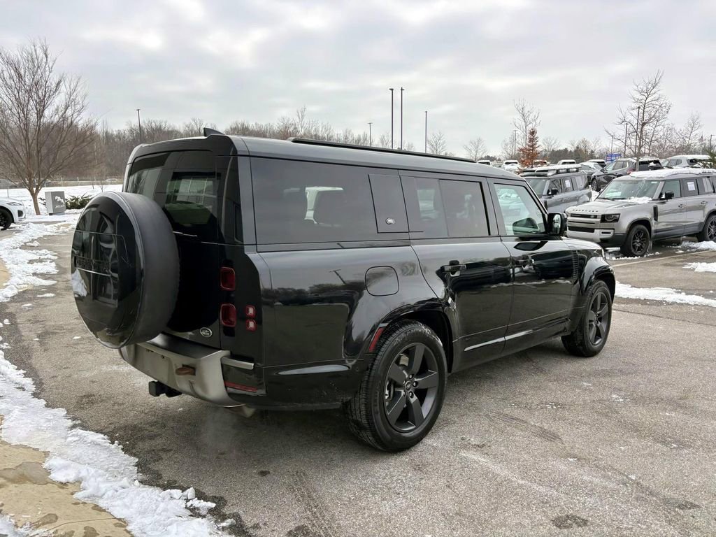 Used 2023 Land Rover Defender 130 X-Dynamic SE image 5