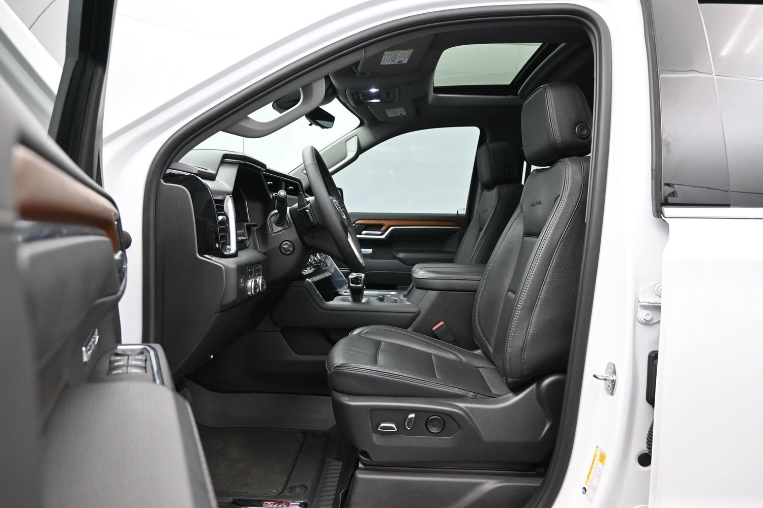Used 2023 GMC Sierra 1500 Denali w/ Denali Reserve Package AWD/4WD image 9