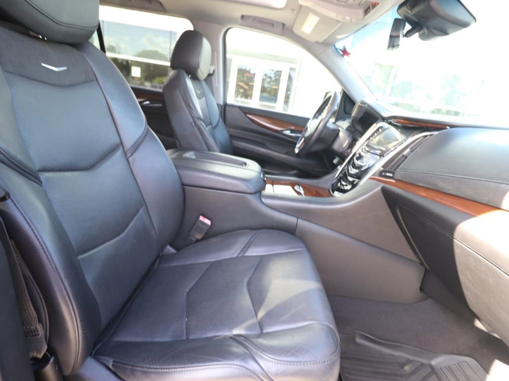 Used 2019 Cadillac Escalade Luxury image 17