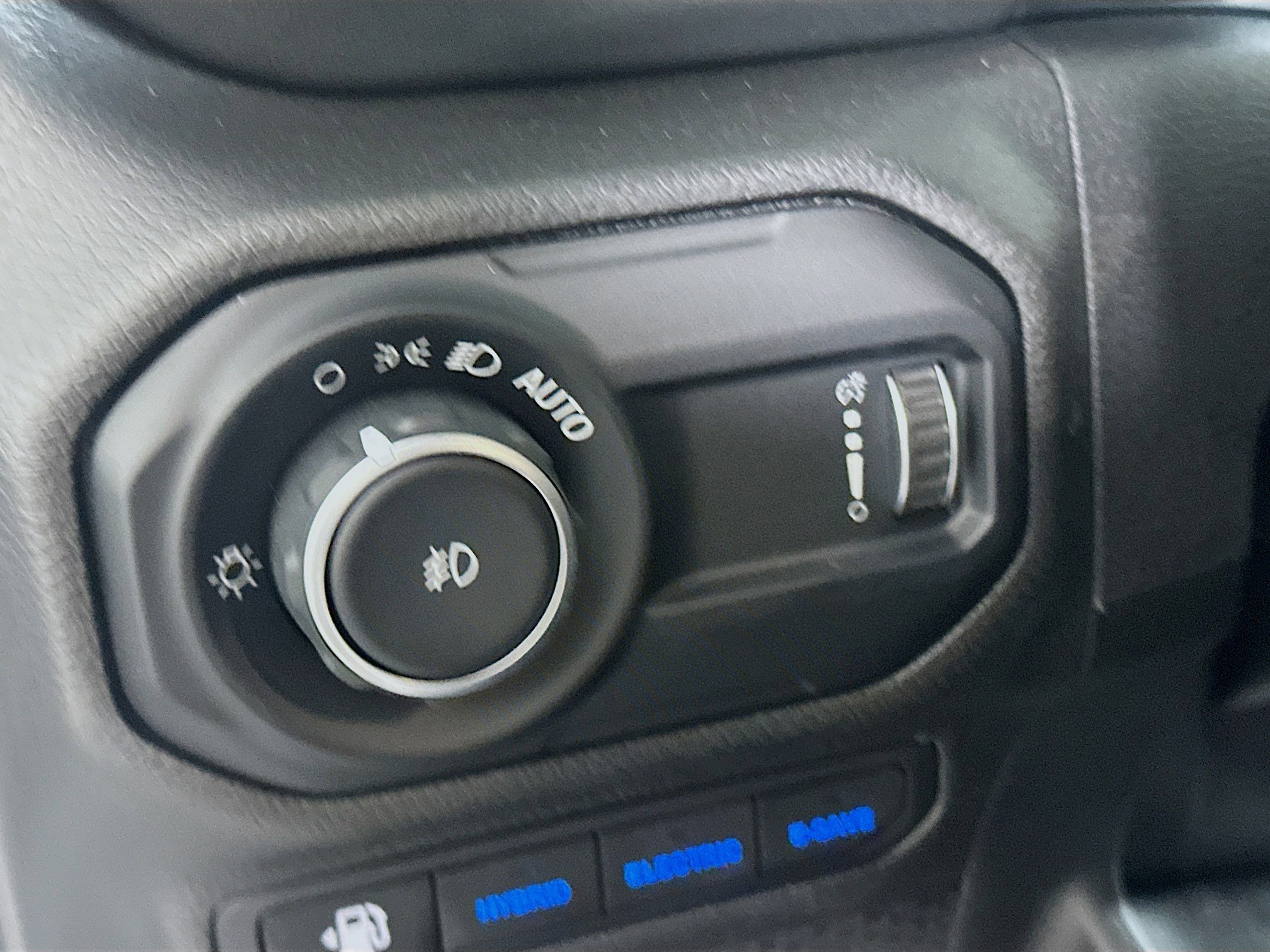 Used 2023 Jeep Wrangler Sahara image 17