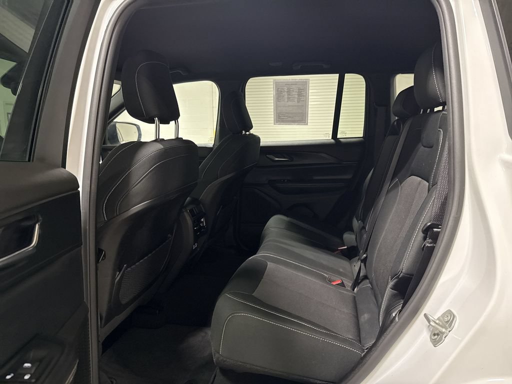 Used 2024 Jeep Grand Cherokee Laredo w/ Luxury Tech Group I AWD/4WD image 22