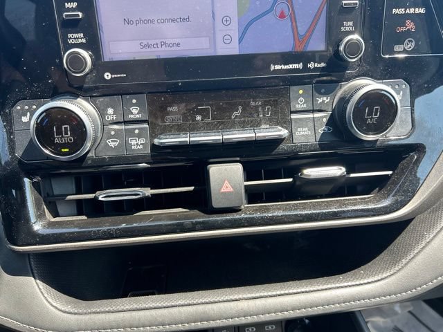 Used 2022 Toyota Highlander XLE FWD image 15