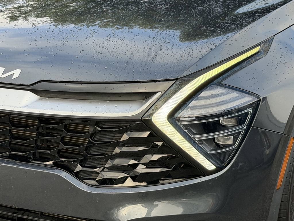 Certified 2024 Kia Sportage EX FWD image 9