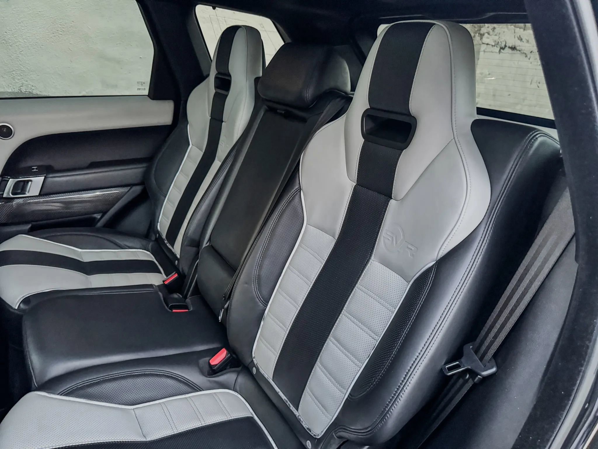 Used 2015 Land Rover Range Rover Sport SVR AWD/4WD image 31