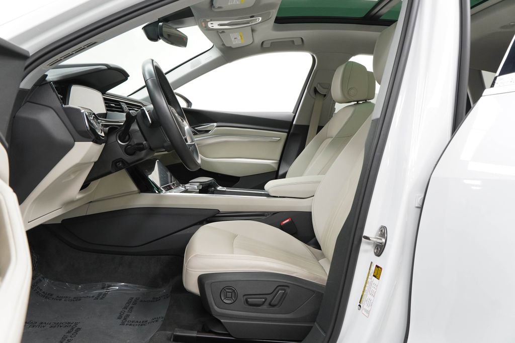 Used 2024 Audi Q8 e-tron Premium Plus w/ Premium Plus Package AWD/4WD image 16