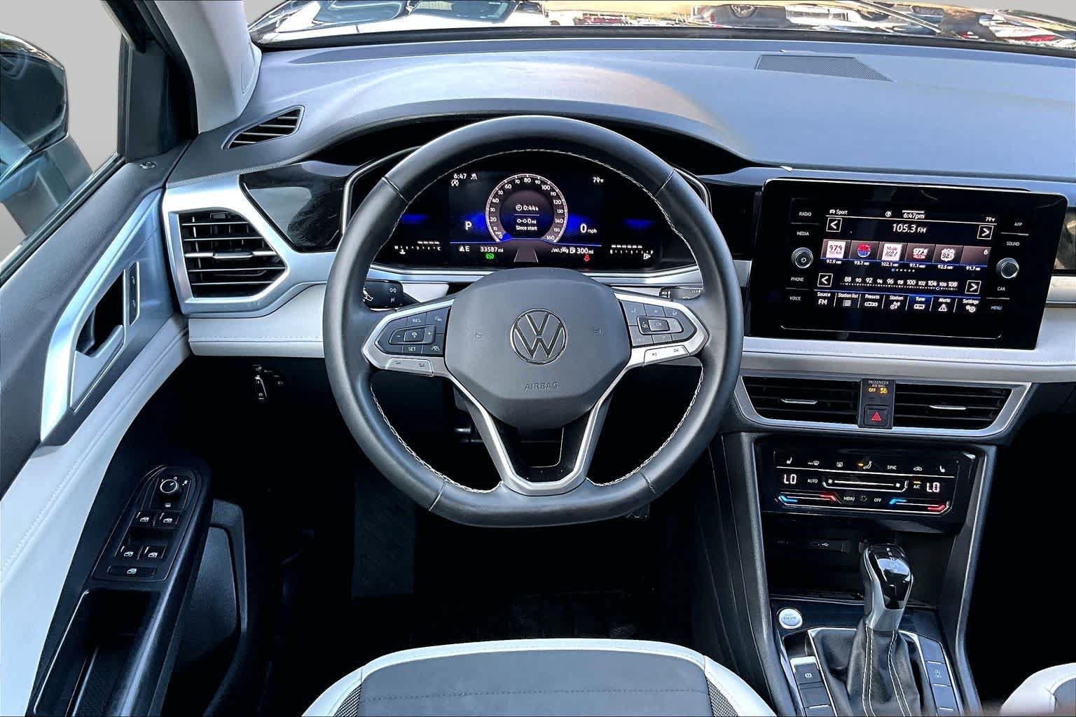 Used 2025 Volkswagen Taos SE AWD/4WD image 6