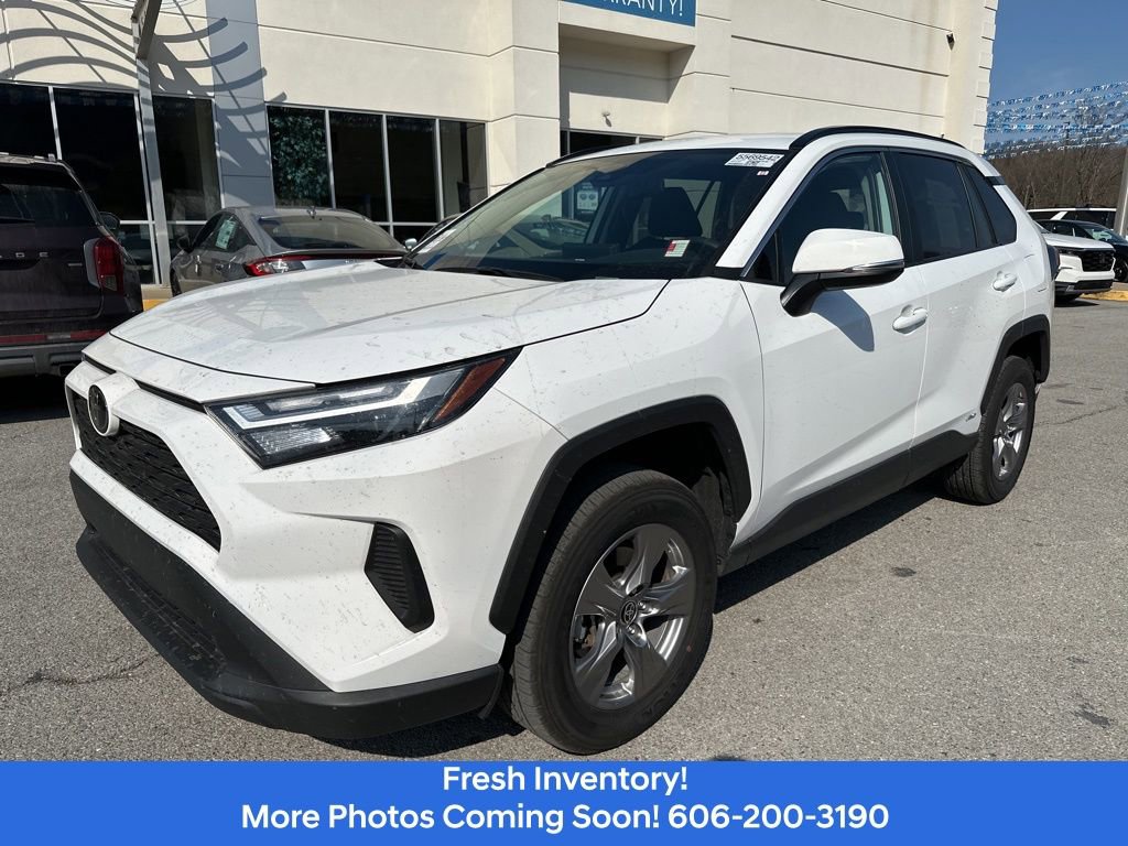 Used 2025 Toyota RAV4 XLE image 1