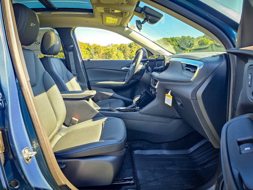 New 2026 Buick Encore GX Sport Touring AWD/4WD image 36