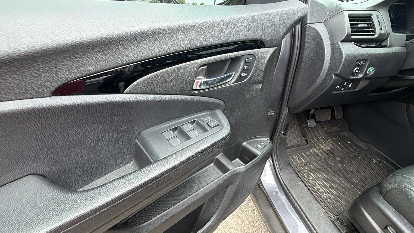 Used 2021 Honda Pilot Touring image 15