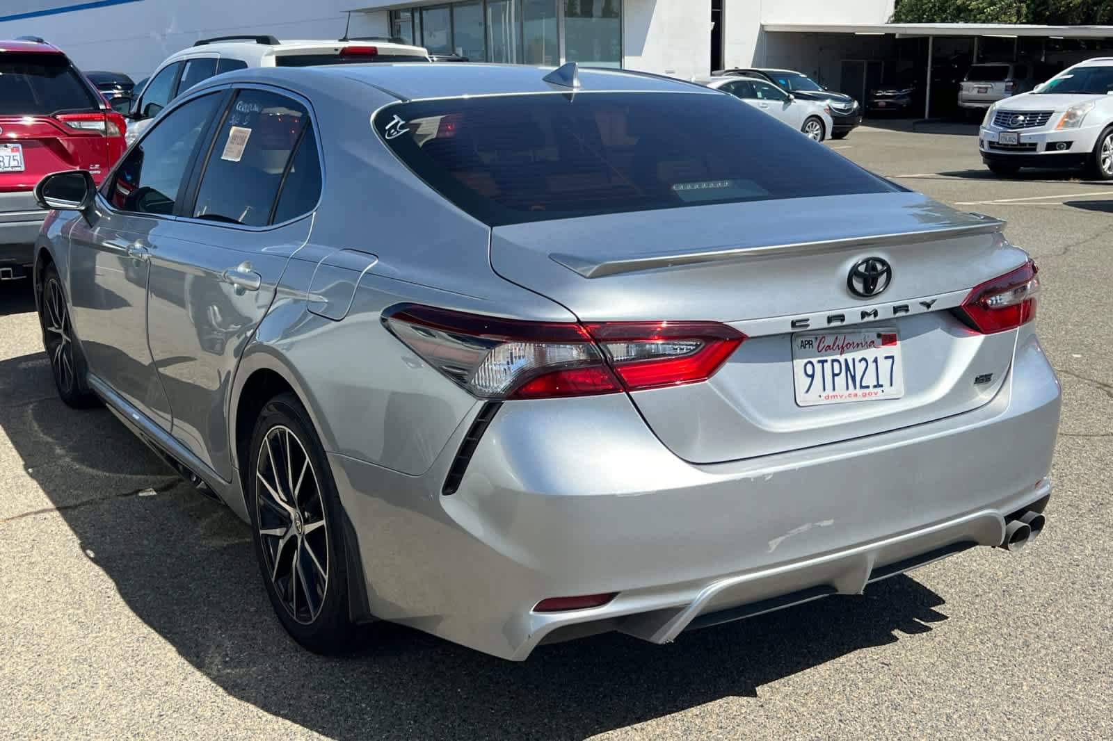 Used 2021 Toyota Camry SE w/ Convenience Package image 6