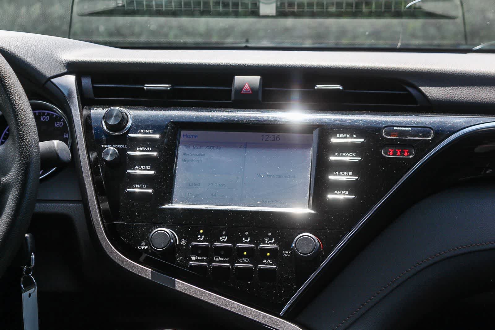 Used 2018 Toyota Camry LE FWD image 18