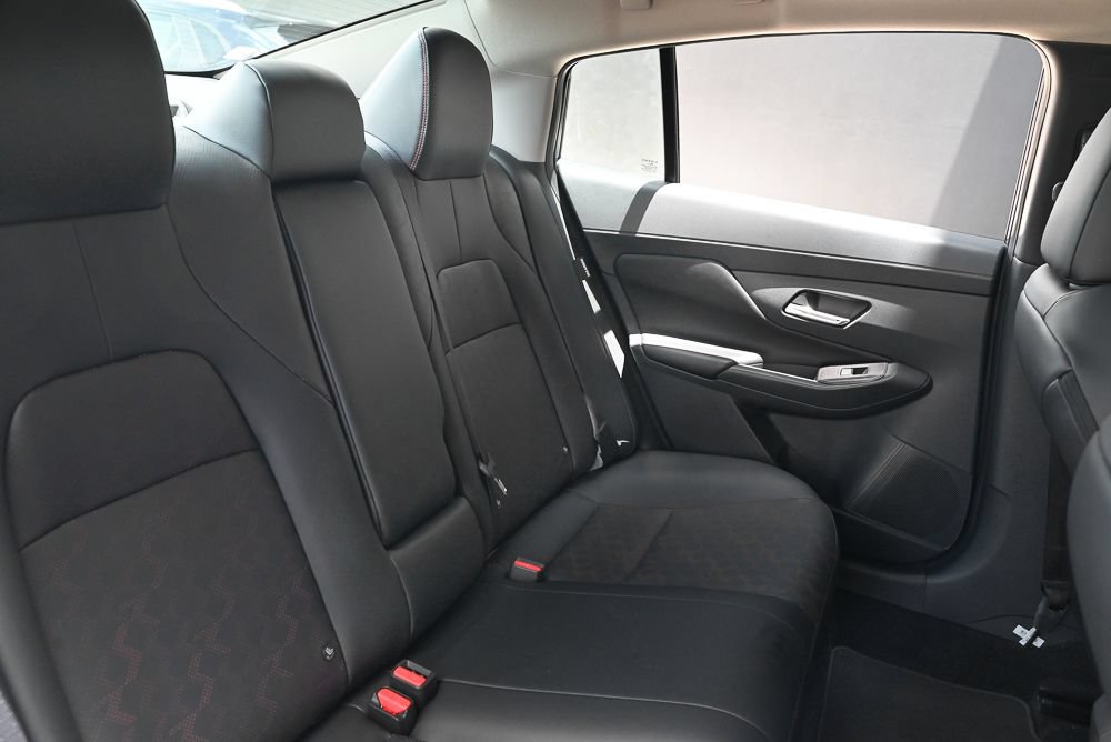 Used 2026 Nissan Sentra SR w/ SR Premium Package FWD image 13