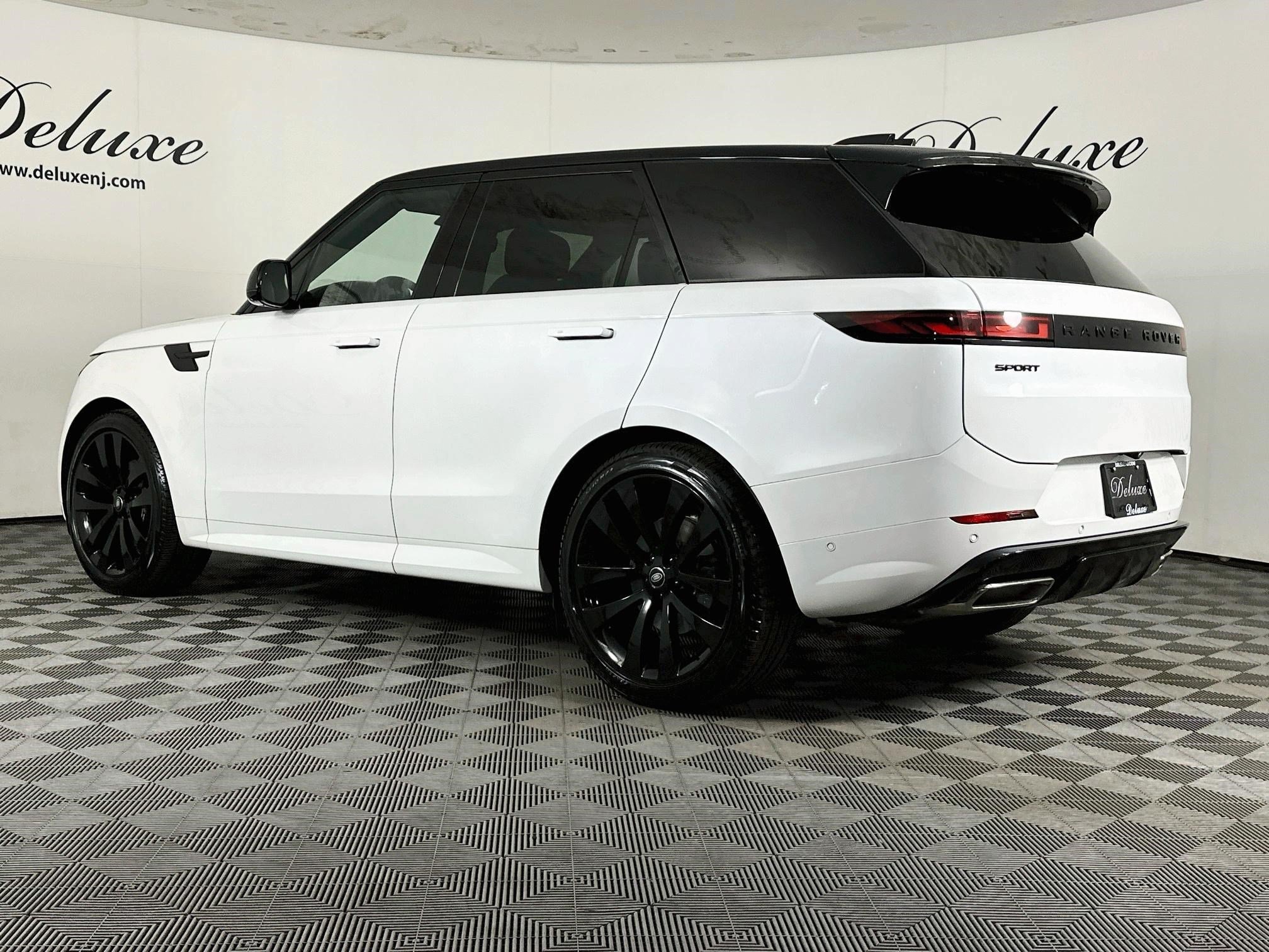 Used 2024 Land Rover Range Rover Sport Dynamic SE AWD/4WD image 4