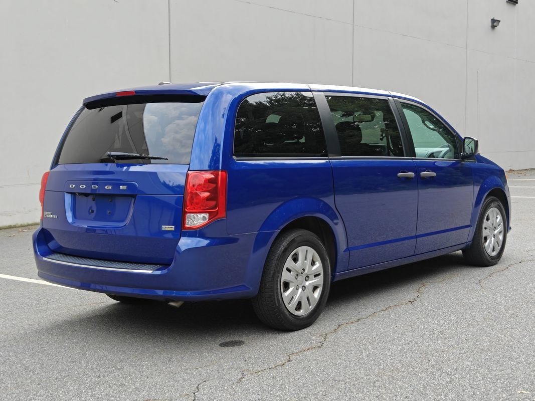 Used 2019 Dodge Grand Caravan SE w/ UConnect Hands-Free Group FWD image 3