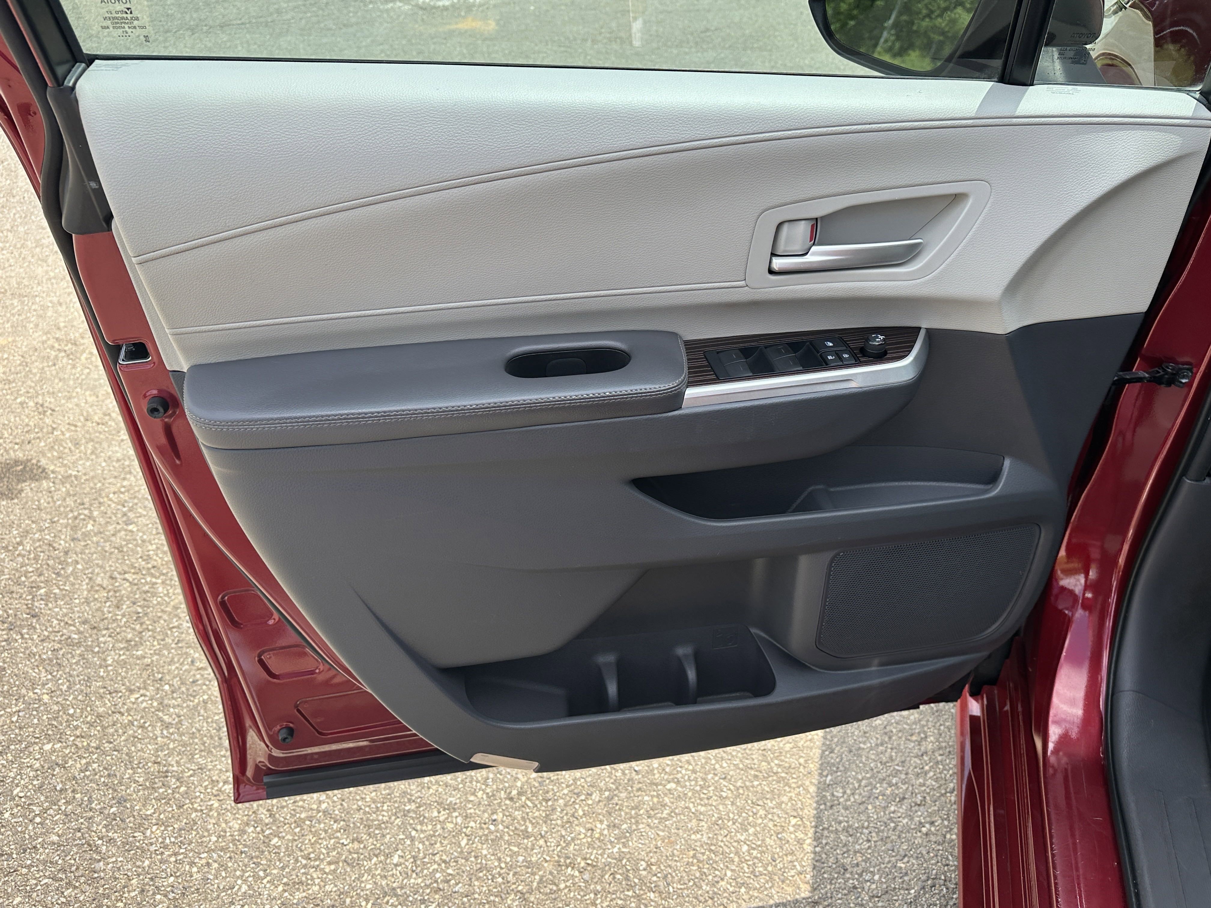 Used 2021 Toyota Sienna XLE FWD image 10