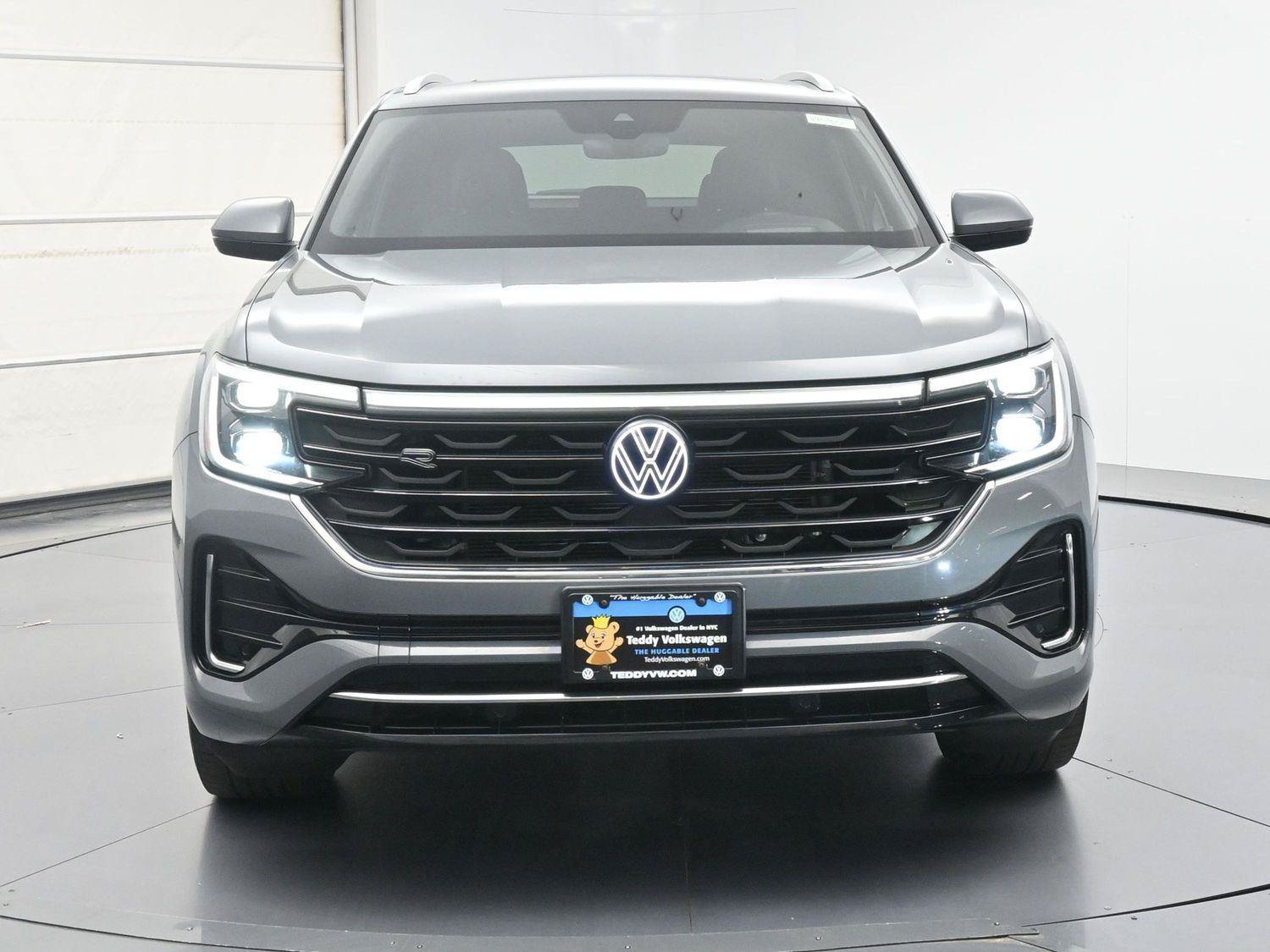 Certified 2024 Volkswagen Atlas Cross Sport SEL R-Line AWD/4WD image 29
