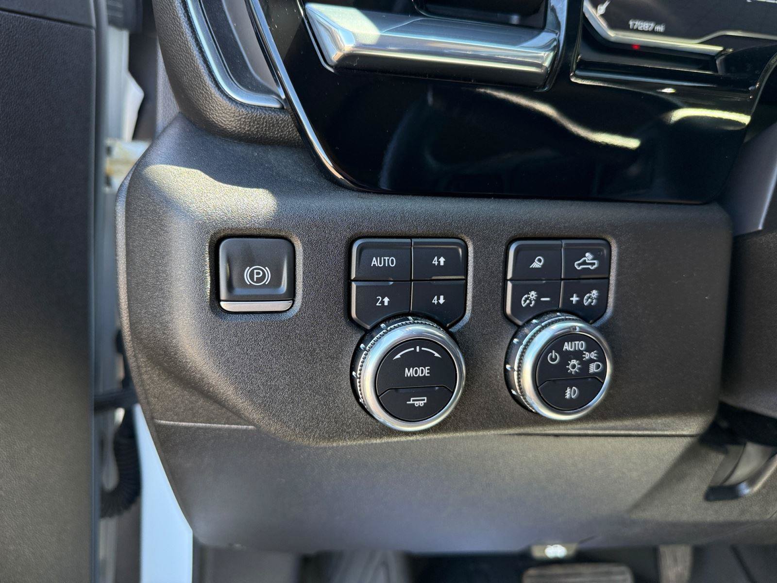 Used 2024 GMC Sierra 3500 SLE w/ SLE Convenience Package AWD/4WD image 17
