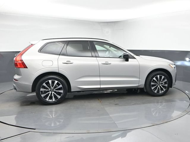 Used 2024 Volvo XC60 B5 Plus AWD/4WD image 9