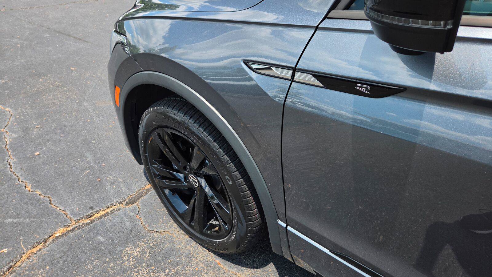 Certified 2024 Volkswagen Tiguan SE R-Line FWD image 17