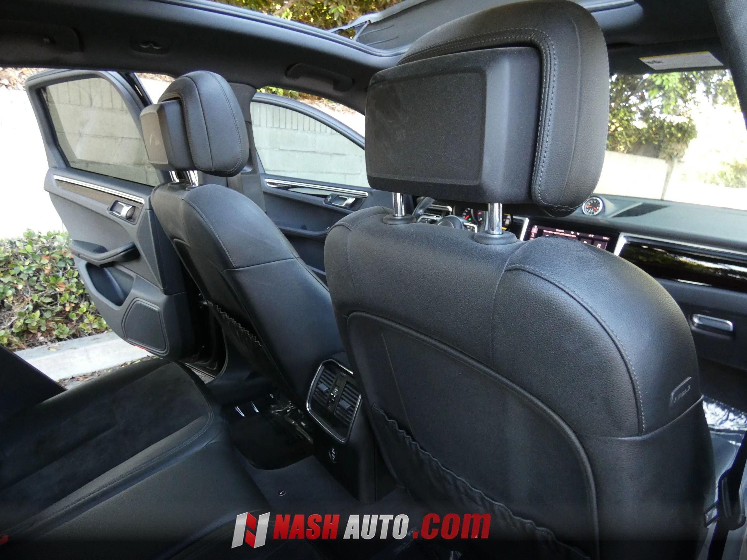 Used 2020 Porsche Macan AWD/4WD image 39