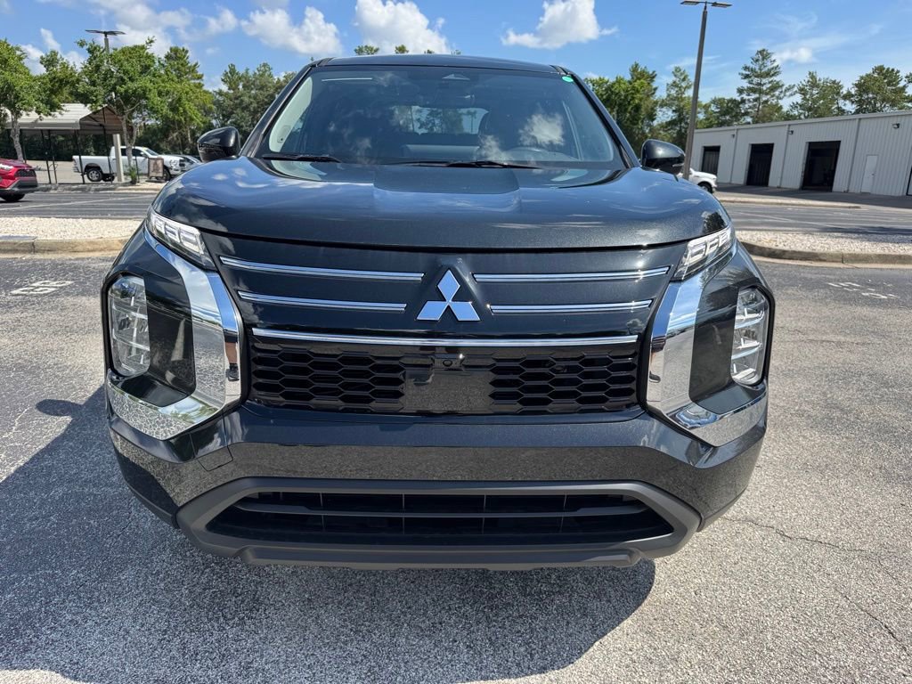 New 2025 Mitsubishi Outlander ES image 2