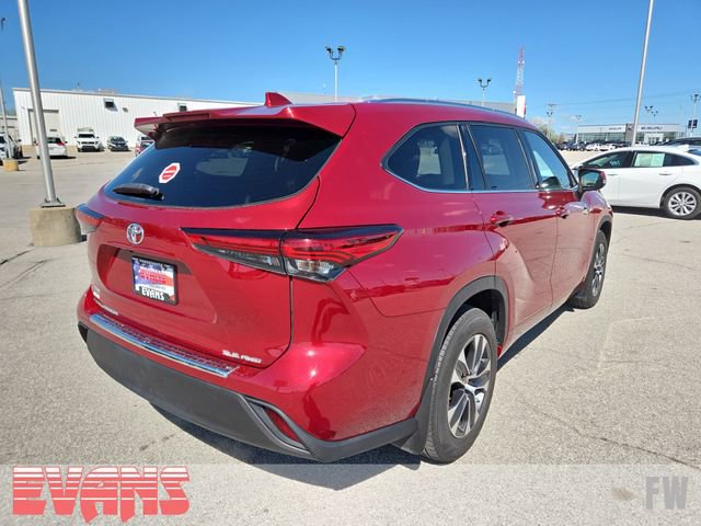 Used 2020 Toyota Highlander XLE image 30