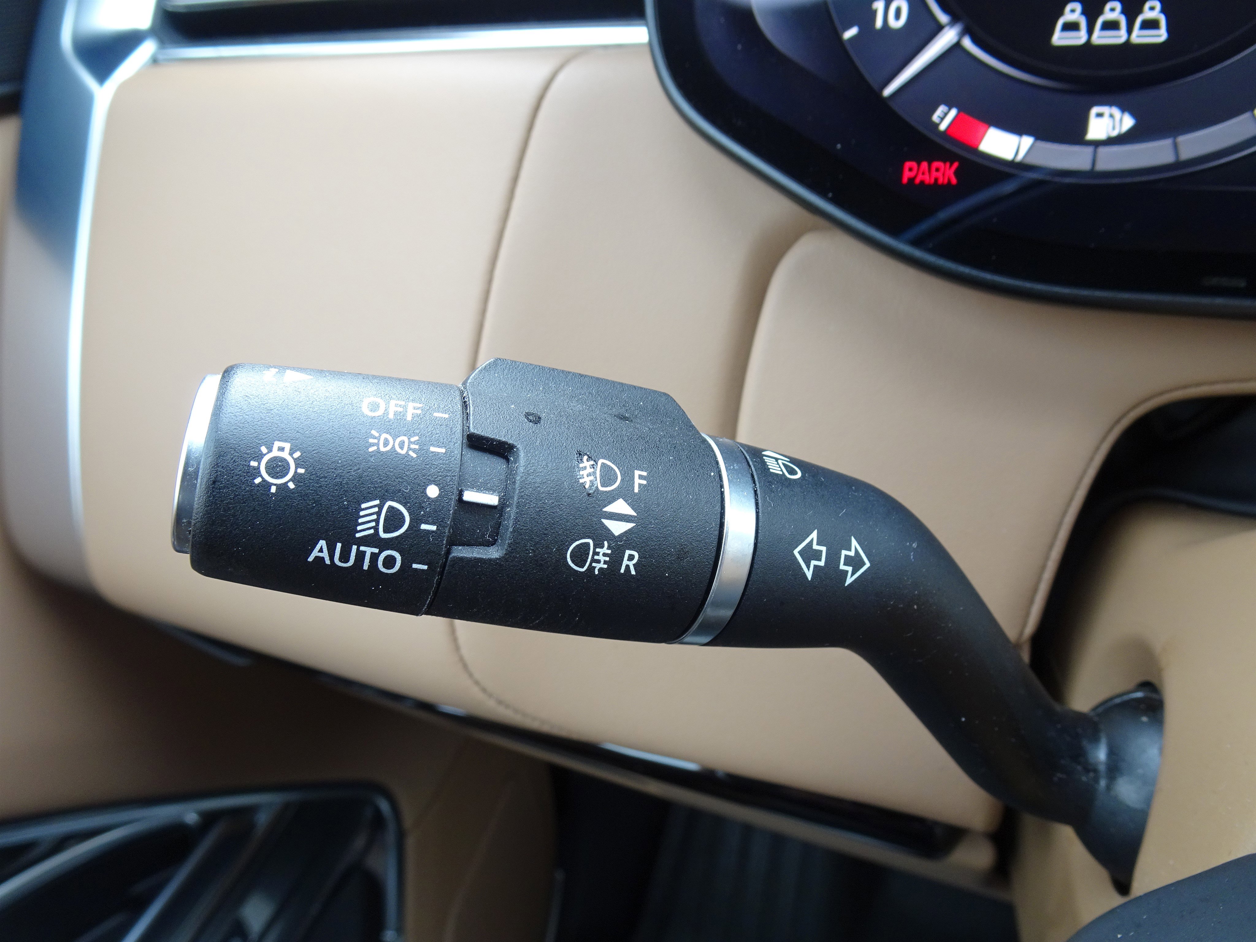 Certified 2024 Land Rover Range Rover SE image 33