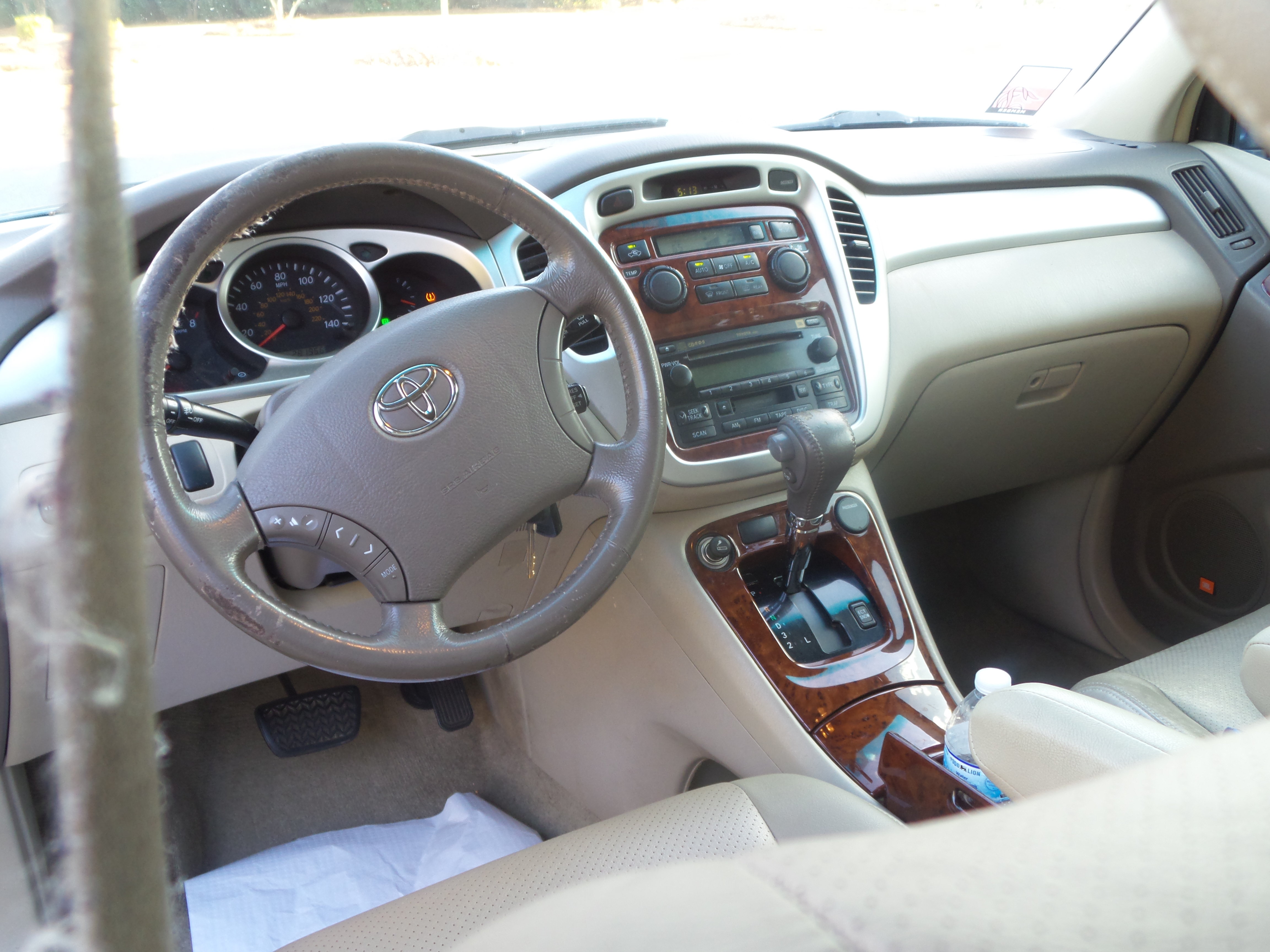 Used 2005 Toyota Highlander 4WD V6 w/ 3rd Row image 22