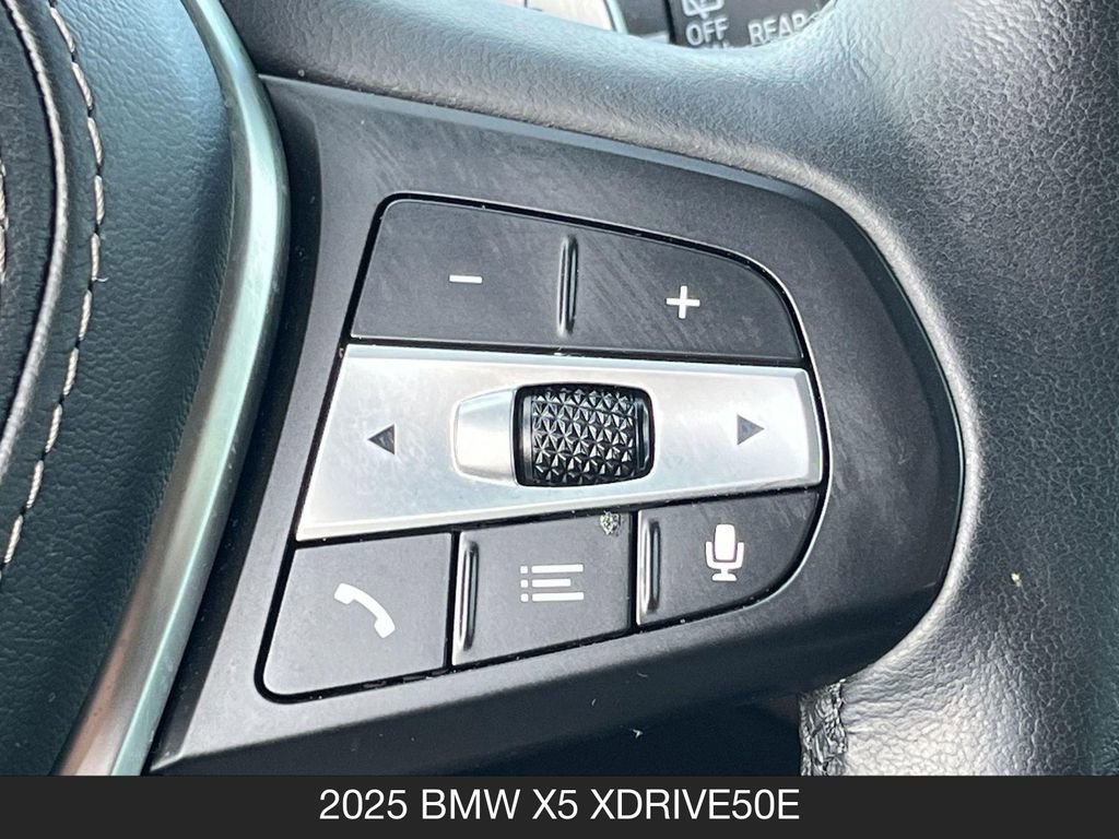 Used 2025 BMW X5 xDrive50e AWD/4WD image 25