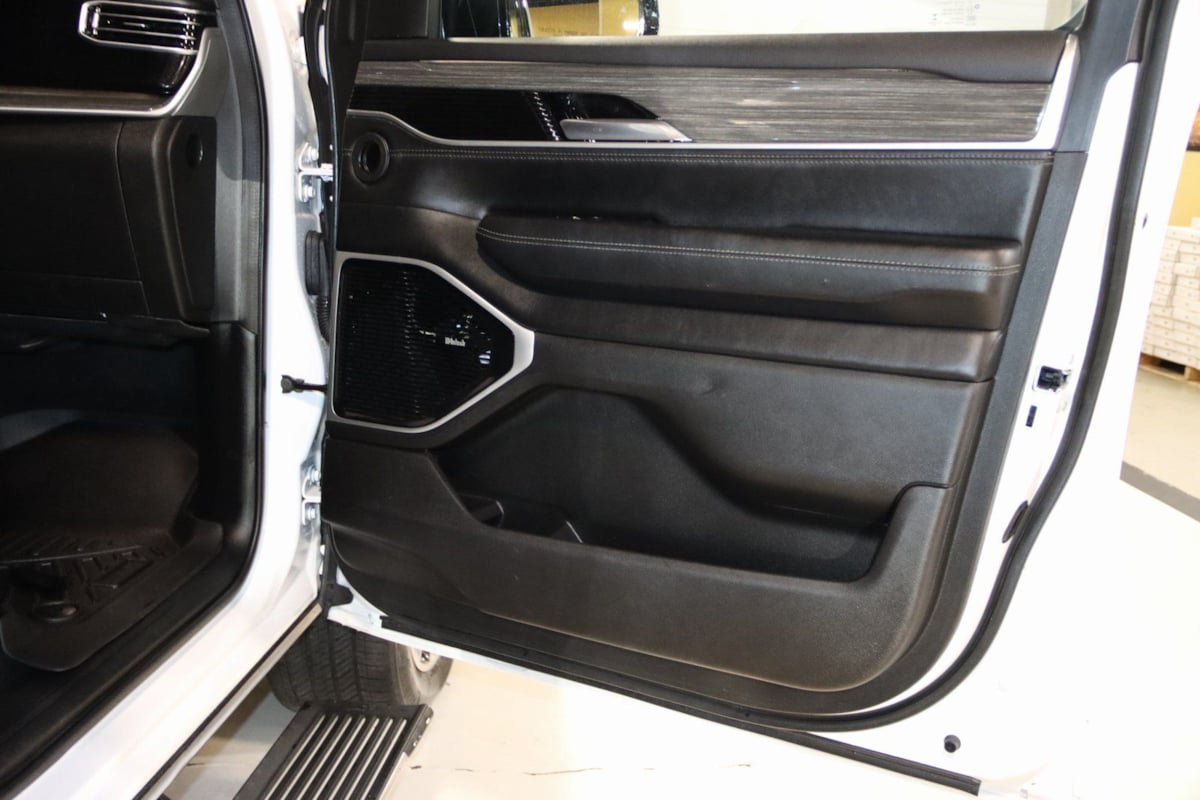 Used 2022 Jeep Wagoneer Series III w/ Premium Group I image 63
