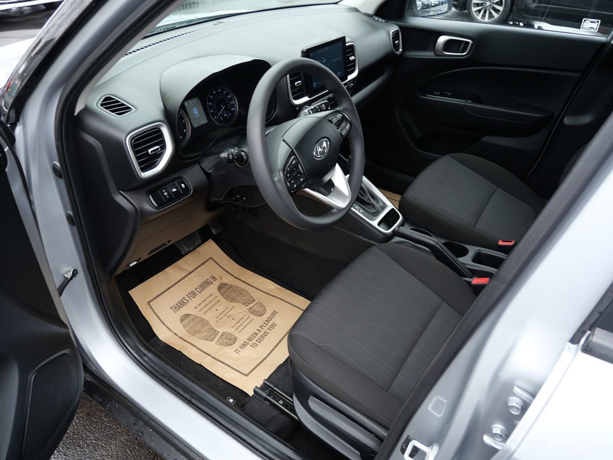 Used 2020 Hyundai Venue SE FWD image 9