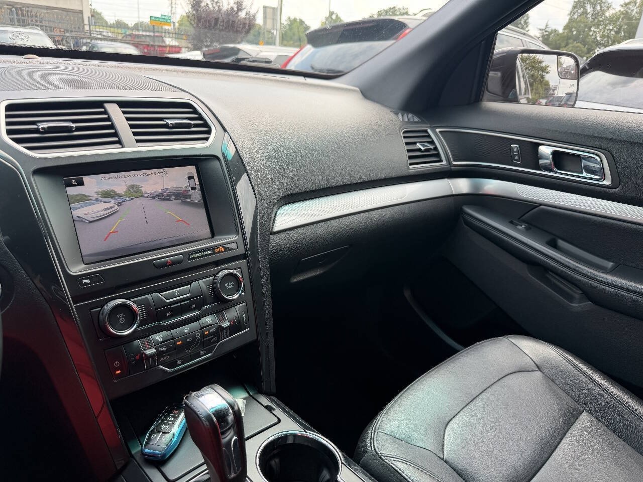 Used 2016 Ford Explorer XLT w/ Equipment Group 202A FWD image 22