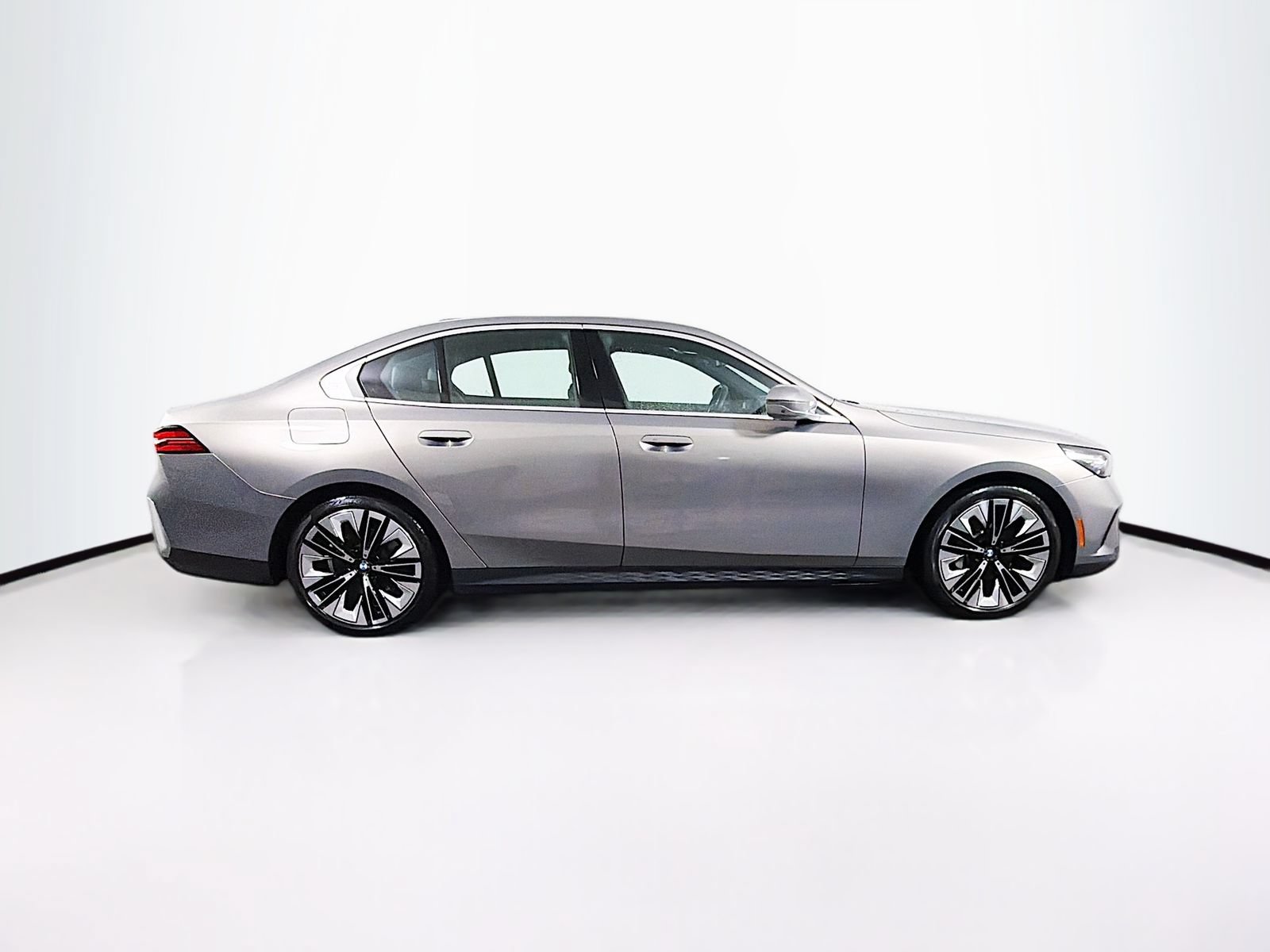 Used 2024 BMW 530i xDrive w/ Premium Package AWD/4WD image 8
