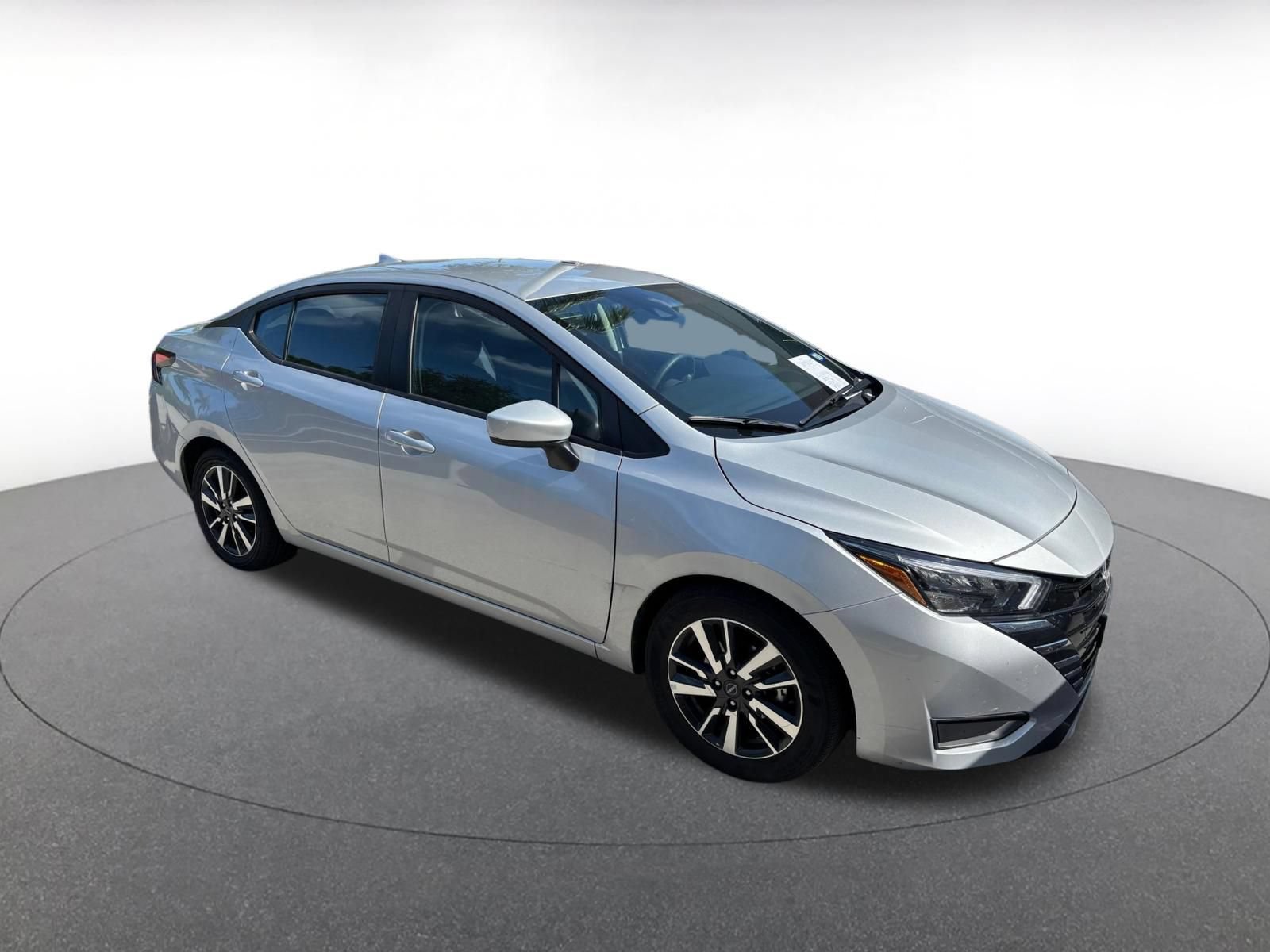 Used 2025 Nissan Versa SV FWD image 2