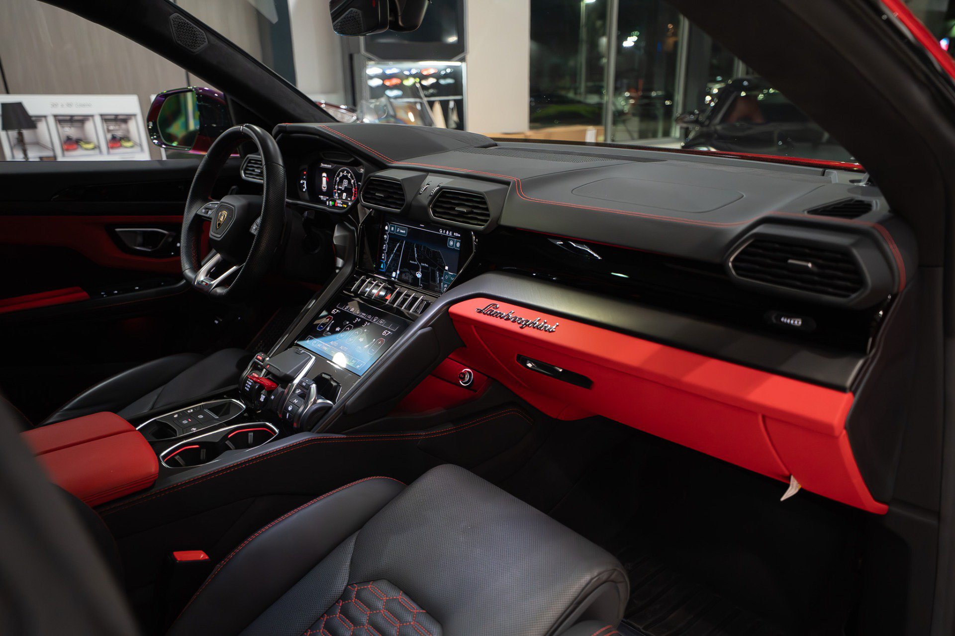 Used 2022 Lamborghini Urus AWD/4WD image 30