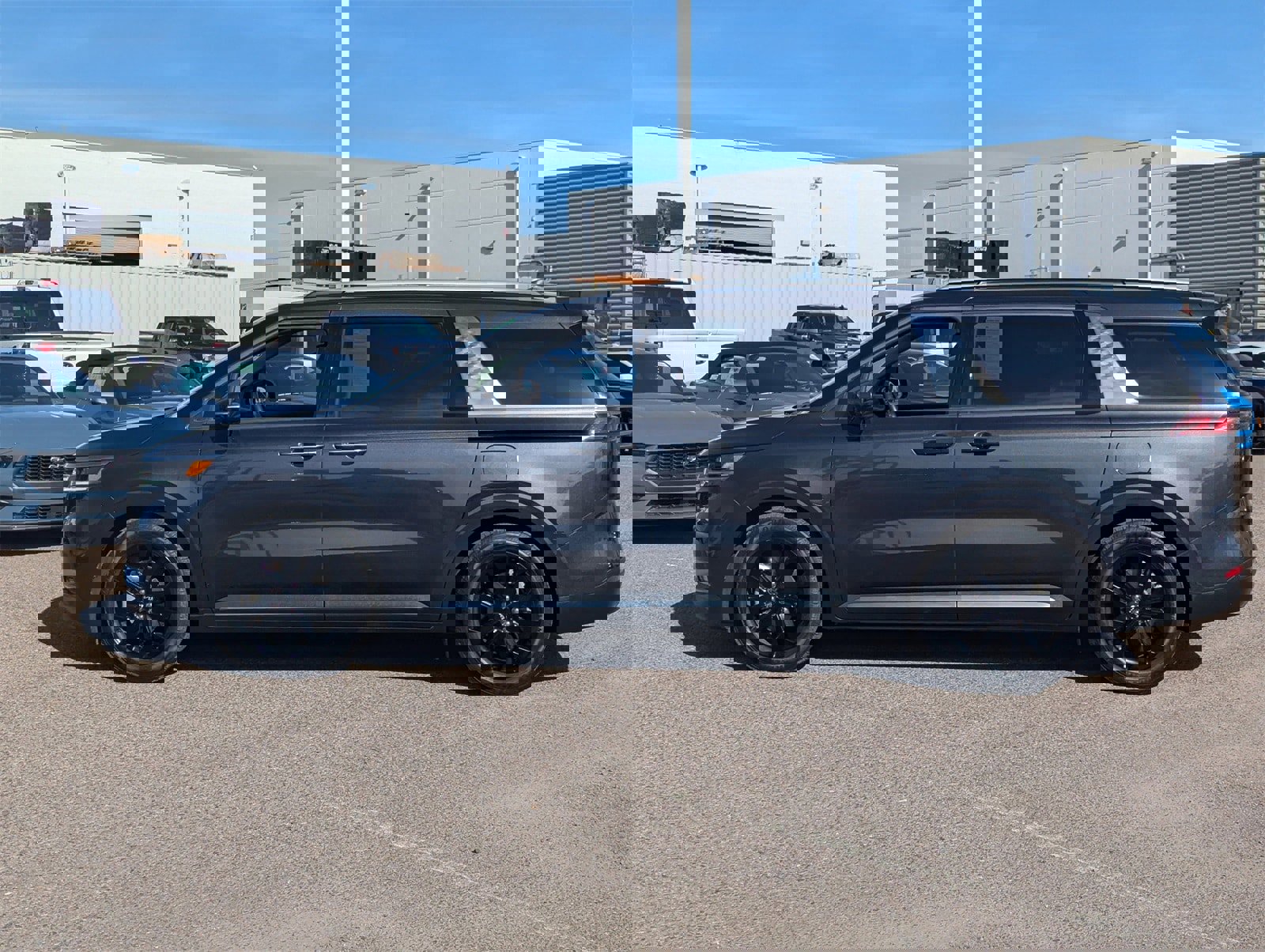 Used 2024 Kia Carnival SX image 2