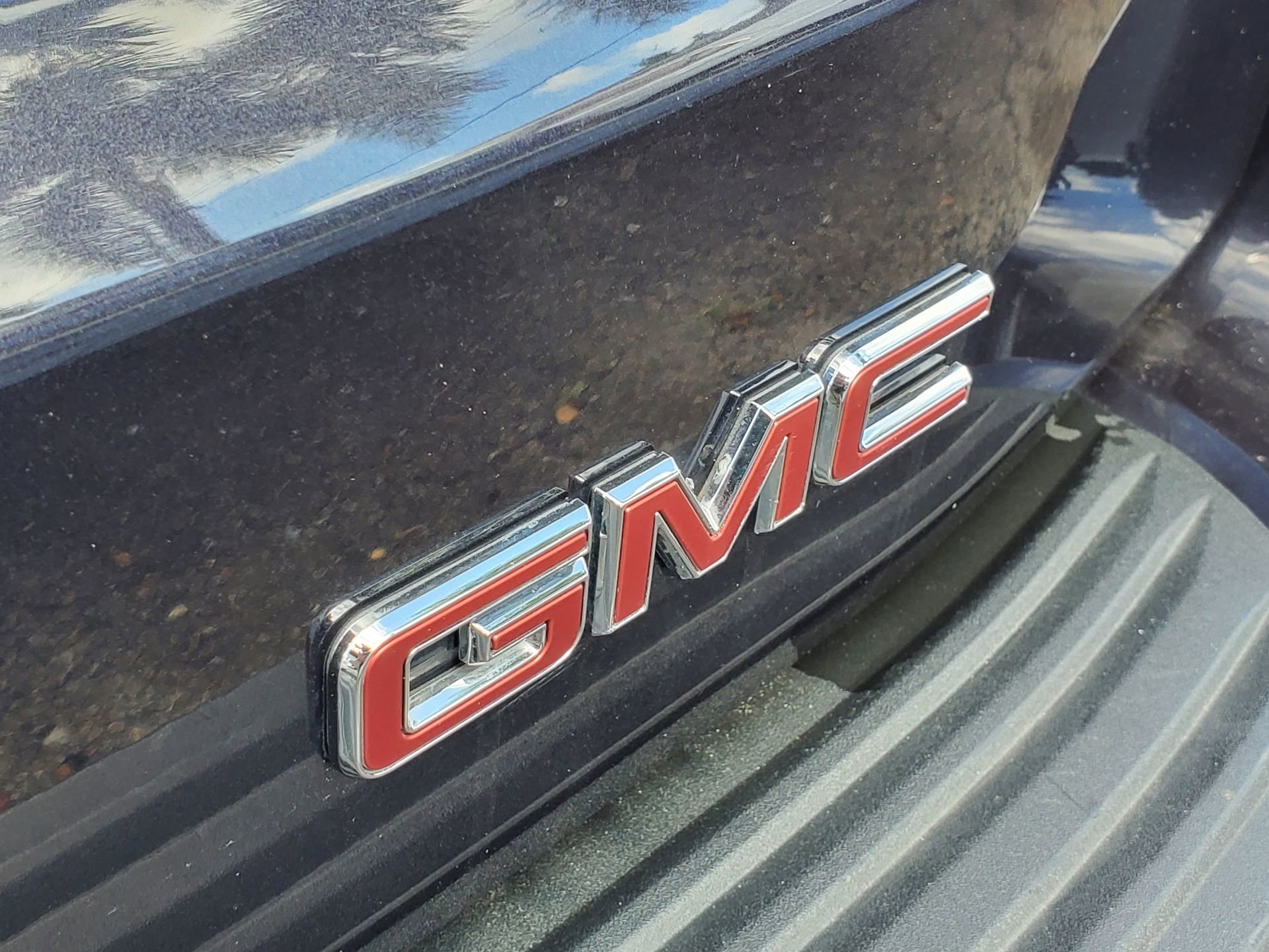 Used 2025 GMC Yukon Denali RWD image 9