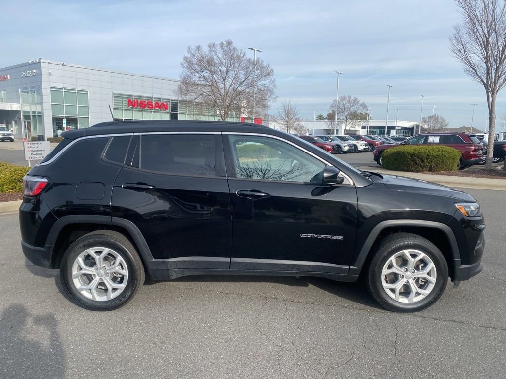Used 2024 Jeep Compass Latitude image 8