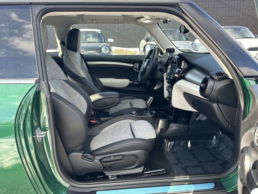 Used 2021 MINI Cooper SE w/ 6.5" Touchscreen Package image 28