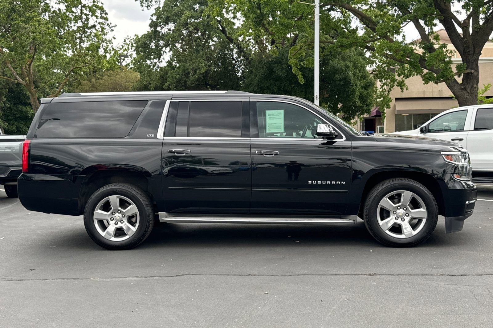Used 2015 Chevrolet Suburban LTZ image 2