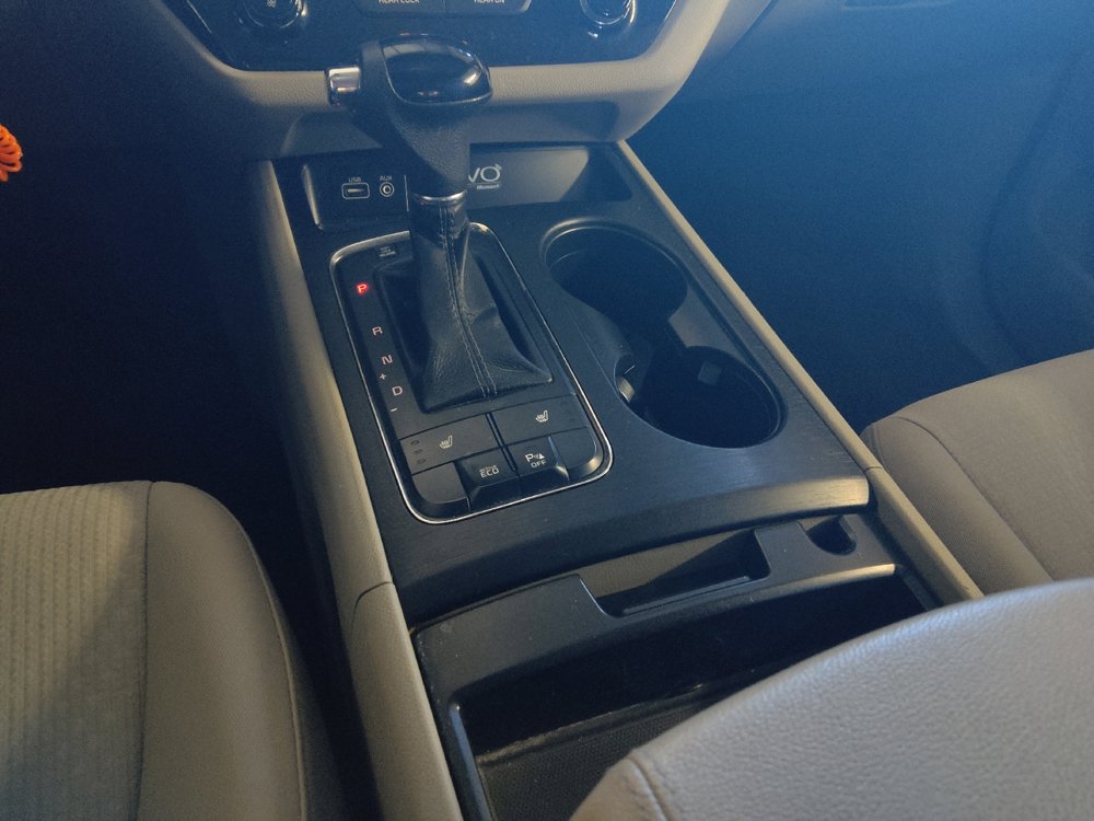 Used 2016 Kia Sedona LX w/ Option Group 020 FWD image 26
